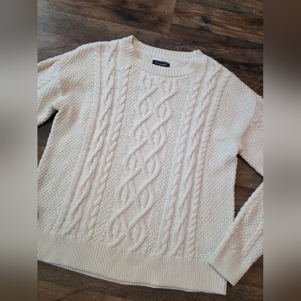Abercrombie & Fitch Women's Ivory Cable Knit Sweater Size Medium - Picture 3 of 8